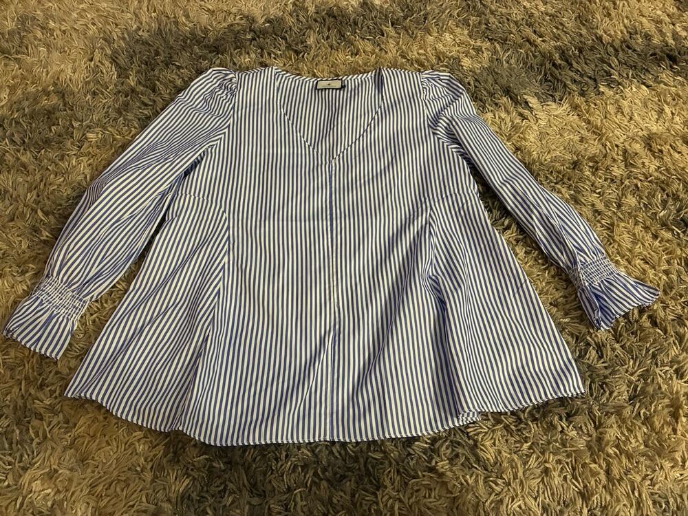 Tuckernuck Womens Blue Stripe Easton Blouse V-Neck Smocked Wrists Size M Preppy
